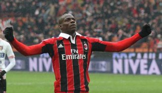   مصر اليوم - بالوتيلي يرفض كبار أوروبا من أجل الميلان