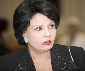   مصر اليوم - فردوس عبد الحميد على المسرح بعمل عن سطوة المال