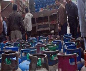 مصر اليوم - توقيف مسؤول تعبئة أسطوانات بوتاجاز مُتهم بالتلاعب في سوهاج