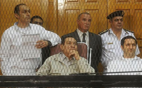   مصر اليوم - جنايات القاهرة تعقد جلسة محاكمة مبارك ونجليه في قضيّة القصور الرئاسيّة