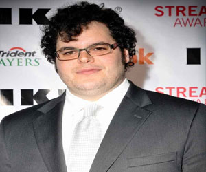   مصر اليوم - نجم فيلم مجمد الممثل جوش غاد يرزق بطفلة