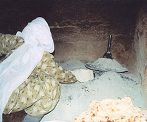 مصر اليوم - مخبز منزلي سلاح امرأة فلسطينية في مواجهة الفقر