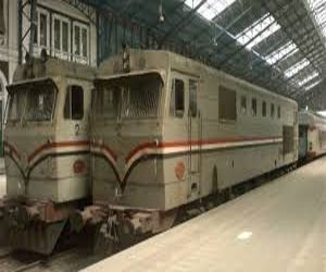 مصر اليوم - تعطل حركة القطارات بالمنيا بعد خروج عربتين عن القبضان