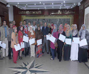   مصر اليوم - الهرَّاس يسلِّم شهادات تدريب مركز علوم الحاسب في الأقصر