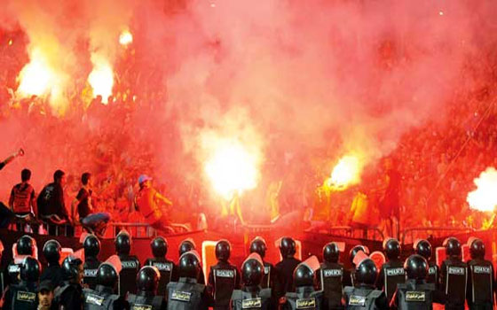   مصر اليوم - منصور يهنئ الأهلي بالسوبر الأفريقي والشرطة تؤكد إصابة 10 ضباط و15 مجندًا