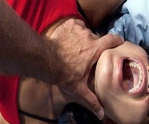   مصر اليوم - فتاه تتهم والدها باغتصابها تحت تأثير المُخدر