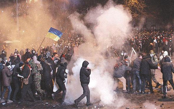   مصر اليوم - اتفاق لإنهاء الأزمة في أوكرانيا بعد تنازل الرئيس وواشنطن تُرَحِّب بالاتفاق