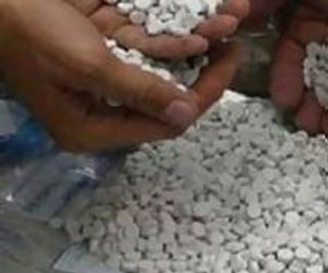   مصر اليوم - توقيف سيدة وبحوزتها 50 قرص تامول في الغردقة