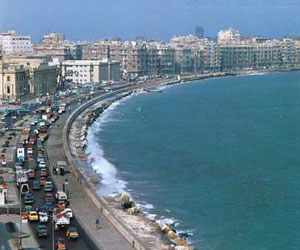   مصر اليوم - أجواء احتفالية على الكورنيش في كرنفال الإسكندرية للسياحة والأمان