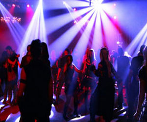   مصر اليوم - توقيف صاحبة ملهى ليلي تروج للرزيلة في الغردقة