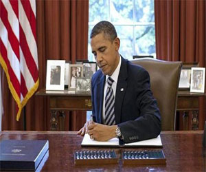   مصر اليوم - أوباما يوقِّع قانون زيادة سقف الديون