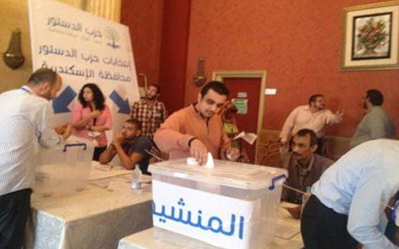   مصر اليوم - الدستور المصري يُجري انتخاباته الأولى لاختيّار رئيّسه ونوابّه وأمناء اللجّان