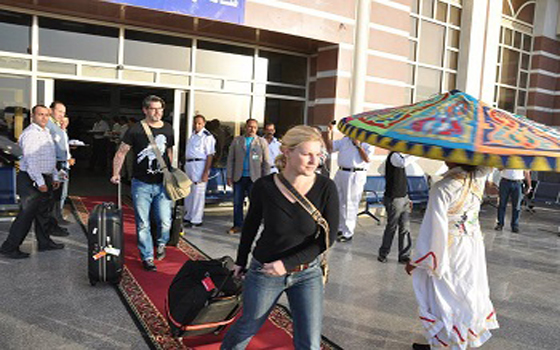   مصر اليوم - مسؤولو الشركات السياحيّة ينفون تأثر الحجوزات بالتهديدات الإرهابيّة