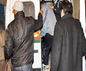   مصر اليوم - توقيف تاجر مُخدَّرات وشقيقه ونجله وبحوزتهم أسلحة في سوهاج