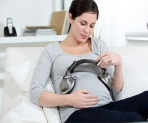   مصر اليوم - كيف تؤثر الموسيقى على الجنين؟