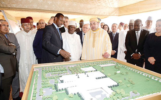   مصر اليوم - الملك محمد السادس يضع حجر الأساس لمصحَّة طبية للأمومة و الطفولة