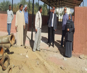   مصر اليوم - محافظ الوادي الجديد يتفقد مشروع الصرف الصحي الجديد في الخارجة