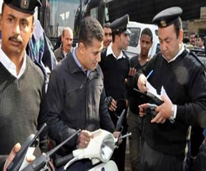 مصر اليوم - أمن البحر الأحمر يضبط مخالفات آداب ومرور وتموين