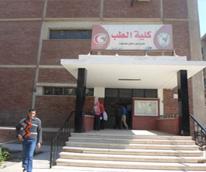   مصر اليوم - جامعة سوهاج تحتفل بتخريج دفعة جديدة من كلية الطب