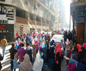   مصر اليوم - طالبات ألتراس wave في الإسكندريَّة تحيي ذكرى عمرو خلاف