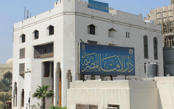   مصر اليوم - دار الإفتاء تؤكّد حق الدولة وحدها في تطبيق القانون وعقاب الخارجين عليه