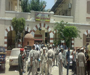 مصر اليوم - تاجر خُردة وشقيقة يقطعان إصبع تاجر حديد بسبب خلاف مادي