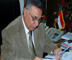   مصر اليوم - محافظ سوهاج يُكرم أُميّة حصلت على بكالوريوس التربيّة بتفوق