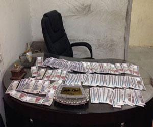 مصر اليوم - توقيف تاجر وطبّاخ معهما سلاح وعملة أجنبية في القصير