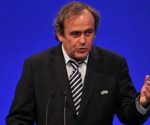   مصر اليوم - بلاتيني: ضرورة تخفيف العقوبات الثلاثية على اللاعبين