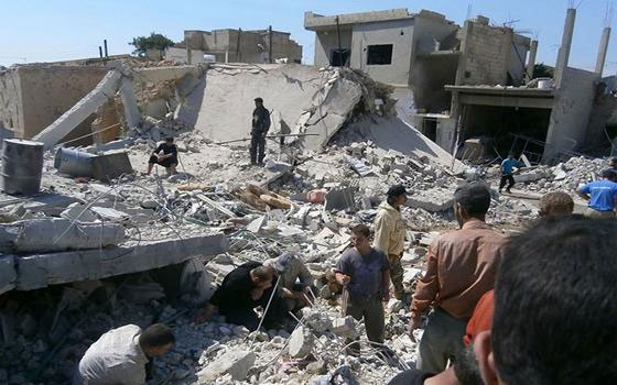   مصر اليوم - مقتل قائد من داعش في الرقة والهيئة الشرعيَّة في حلب تمنع المدنيين من حمل السَّلاح