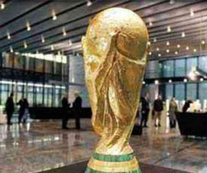   مصر اليوم - كأس العالم لكرة القدم يصل إسطنبول