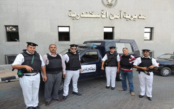   مصر اليوم - توقيف عاطل انتحل صفة ضابط في جهه سياديَّة