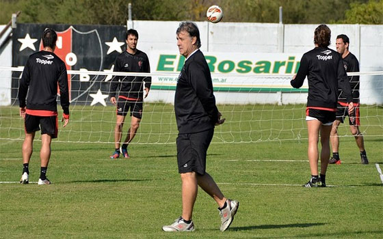   مصر اليوم - صحيفة أسبانيَّة تكشف الأسماء المُرشَّحة لخلافة مُدرِّب برشلونة مارتينو