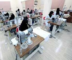   مصر اليوم - بر جدة تدرب 55 فتاة على مهارات الخياطة
