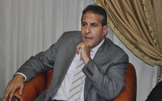   مصر اليوم - ضغوط كبيرة تمارس على المهندس إبراهيم محلب للإطاحة بطاهر أبوزيد من وزارة الرياضة