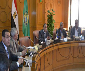   مصر اليوم - محافظ الإسماعيلية يفتح فصول محو الأمية بجميع مدارس المحافظة