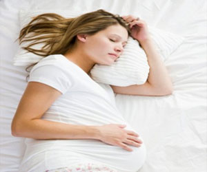   مصر اليوم - النوم الكثير أثناء الحمل قد يكون علامة للإصابة بفيروس سى