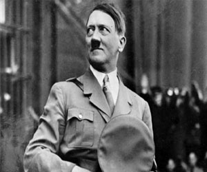   مصر اليوم - طرح نسخ من كتاب كفاحى لهتلر تحمل توقيعه فى مزاد