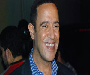   مصر اليوم - تكريم أشرف عبد الباقي من مؤسسة آدم للتنمية الإنسانية