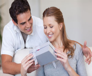 مصر اليوم - أول مارس اليوم العالمي للمجاملات والمديح والتهنئة