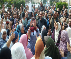   مصر اليوم - العاملون في بريد سوهاج ينظمون وقفة احتجاجية لتطبيق الحد الأدنى للأجور