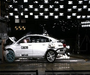 مصر اليوم - كرايسلر 200 تحصل على 4 نجوم في اختبارات السلامة