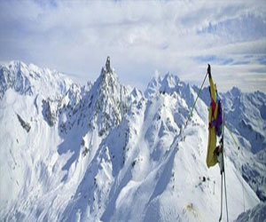   مصر اليوم - فرنسية لا تعلم إنها حامل تضع طفلاً على جبال الألب