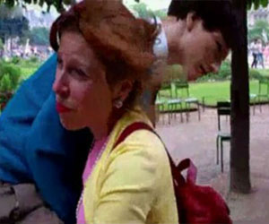   مصر اليوم - إمرأة أميركية تتخذ لها عائلة كاملة من التماثيل