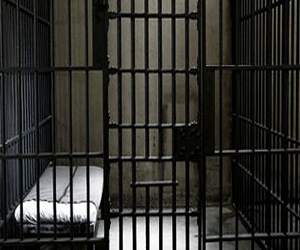   مصر اليوم - هروب 12 سجينًا خدعوا إدارة سجن قندهار بوضع أسمائهم ضمن الإفراج