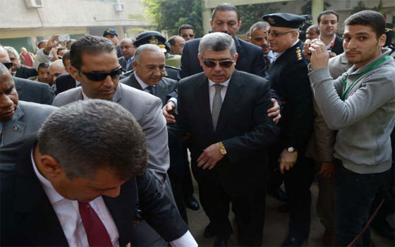   مصر اليوم - وزير الداخليّة يُجري زيارة مفاجئة لقسم شرطة السويس للمرور على الوحدات الأمنيّة