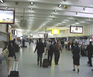   مصر اليوم - تعديلات أمنيَّة في الخدمة المميَّزة في مطار القاهرة