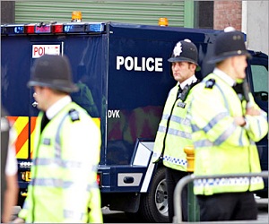   مصر اليوم - الشرطة البريطانية تنفق آلاف الجنيهات على ارسال المشتبه بهم إلى منازلهم