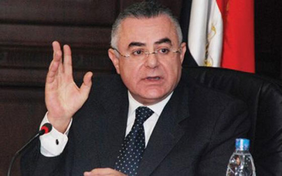   مصر اليوم - رئيس الوزراء الجديد يبحث مع محافظ البنك المركزيّ سيولة النقد الأجنبيّ