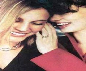   مصر اليوم - البريطانيات يناقشن حياتهن الغرامية مع الزميلات